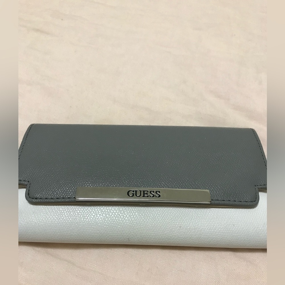 Guess Wallet Gray and White - Picture 11 of 12
